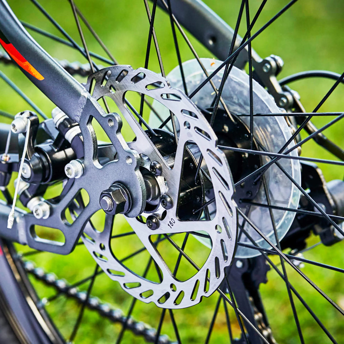 24 21-Speed Mountain Bike with Disc Brakes B831