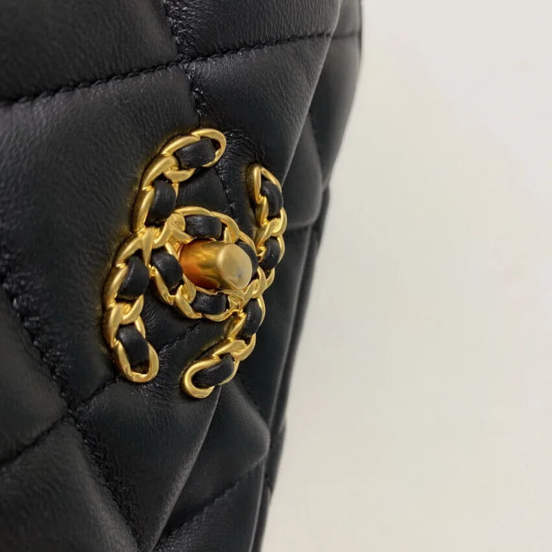 Black Quilted Lambskin Waist Bag Q809
