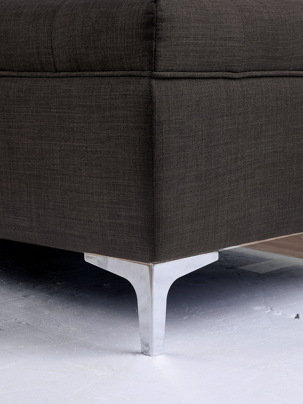 Gray Tufted Fabric Chaise U369305