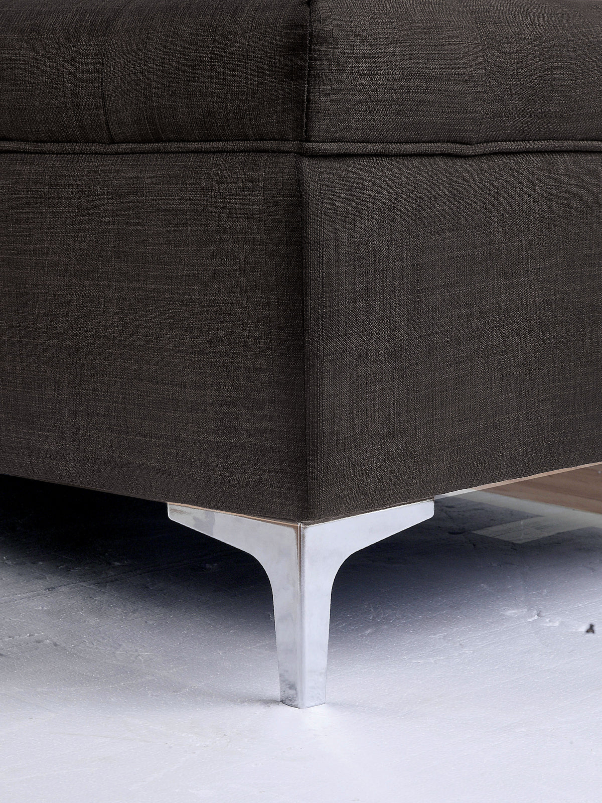 Gray Tufted Fabric Chaise U369305