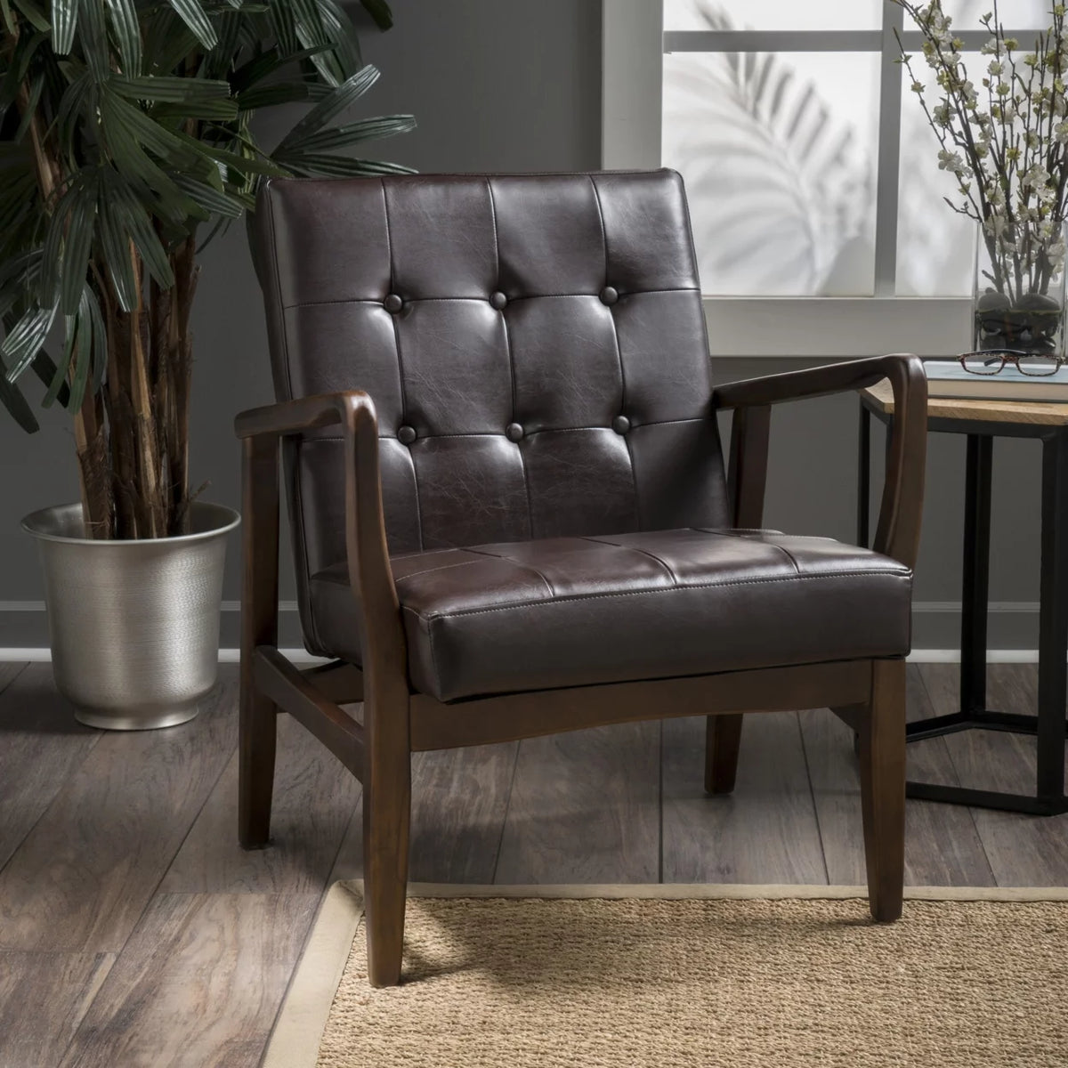Mid Century Modern Faux Leather Club Chair with Wood Frame Y9102
