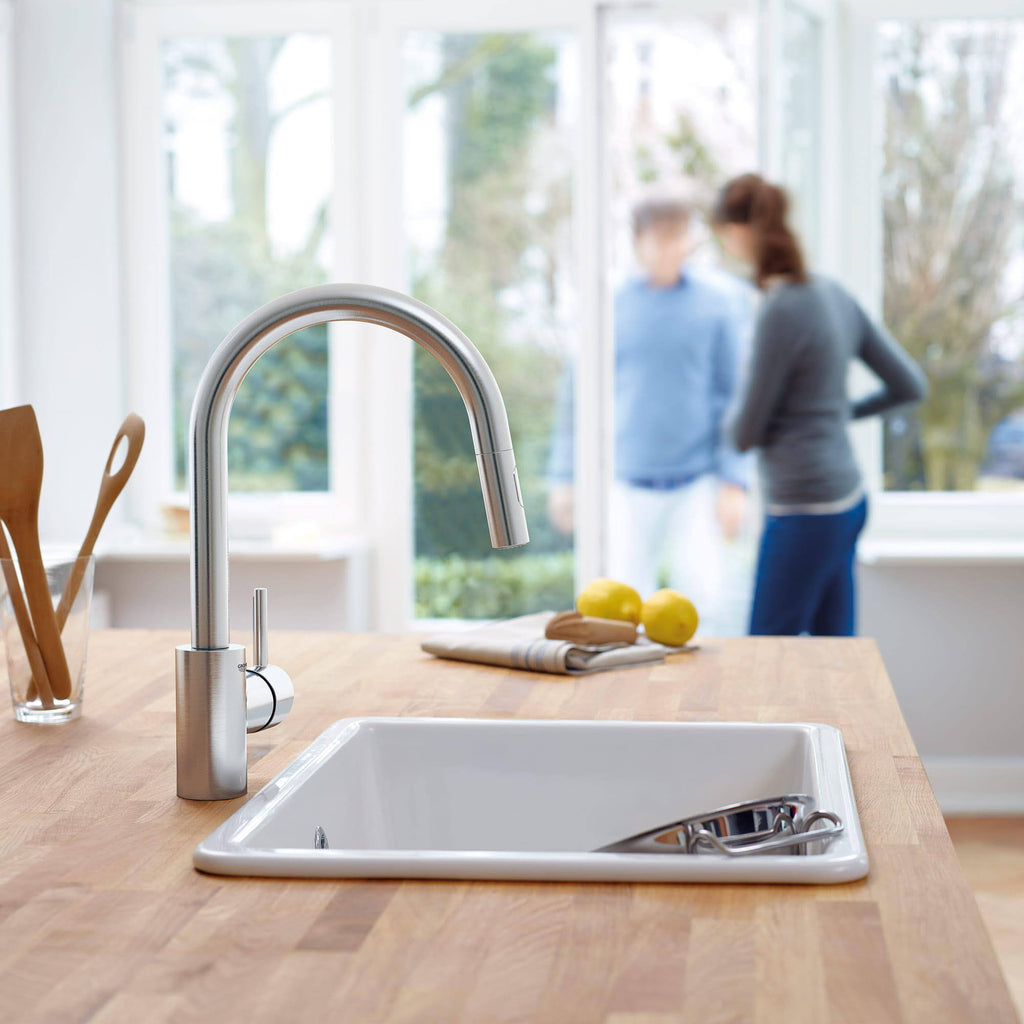 Single-Handle Kitchen Faucet in SuperSteel R23715